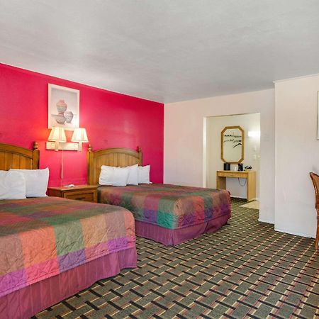 Rodeway Inn & Suites Raton Extérieur photo
